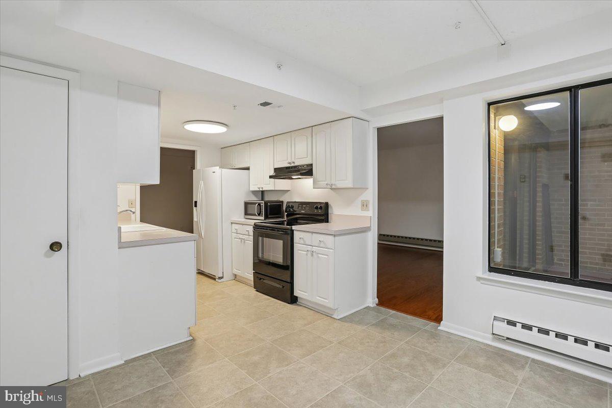 15210 Elkridge Way, Unit 912E Silver Spring, MD 20906 - Photo 15 of 48 a kitchen with a refrigerator stove and microwave