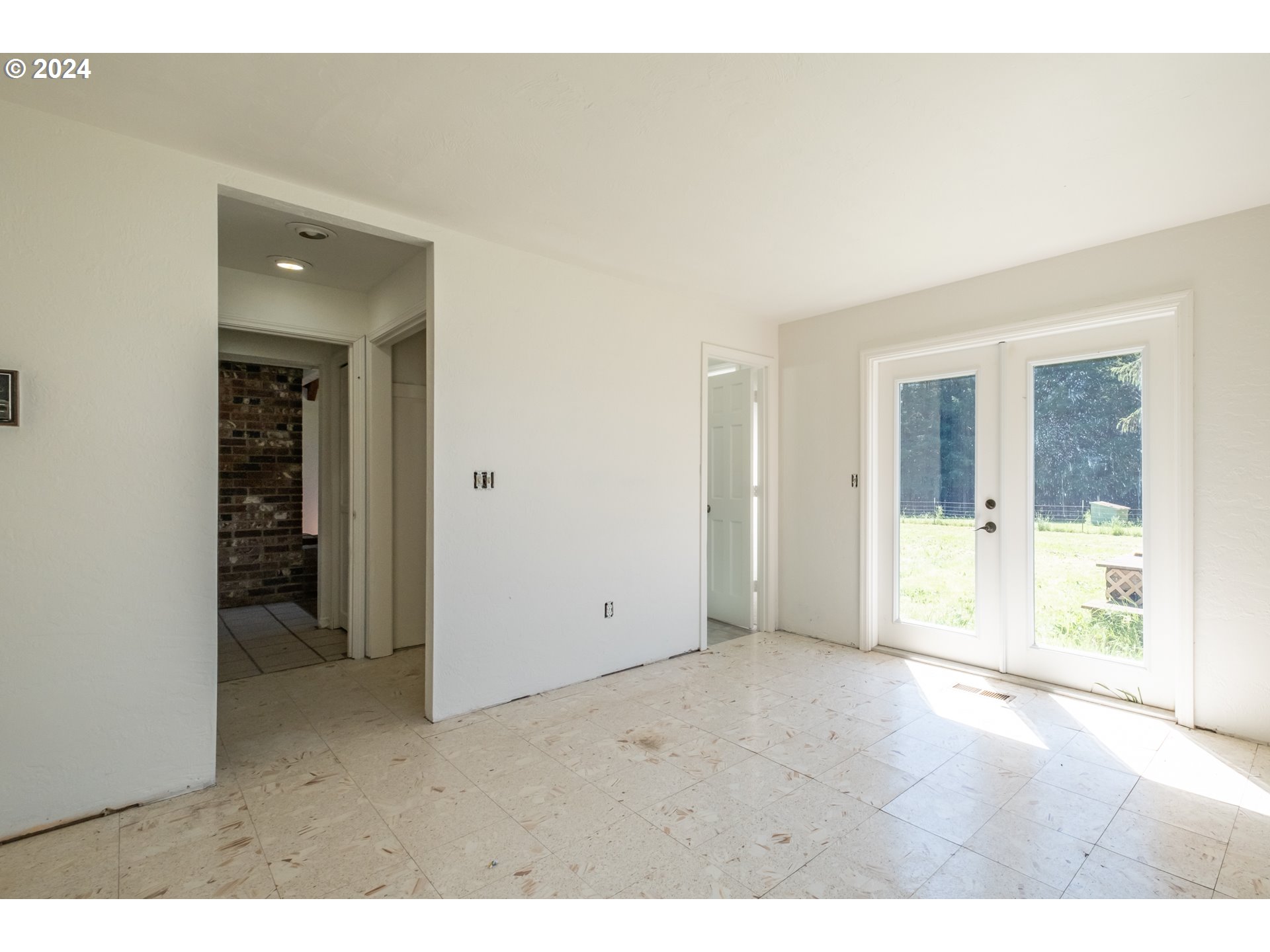 33964 Ford Mill Road Lebanon, OR 97355 - Photo 21 of 42 view of an empty room with wooden floor and a window