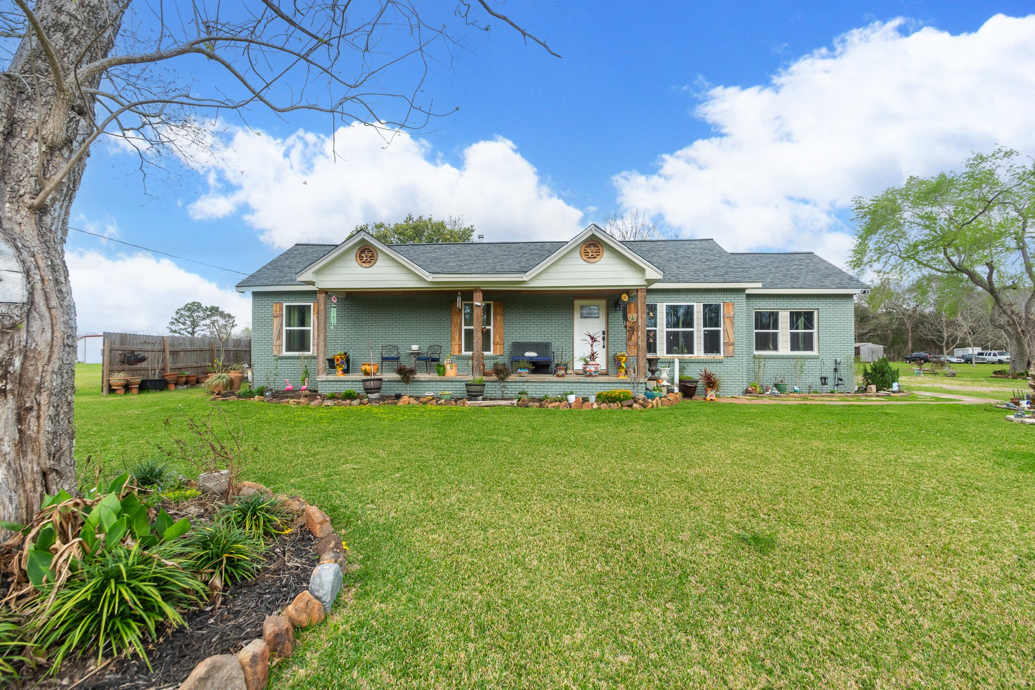 2930 West Shane Street Alvin, TX 77511 - Photo 1 of 19