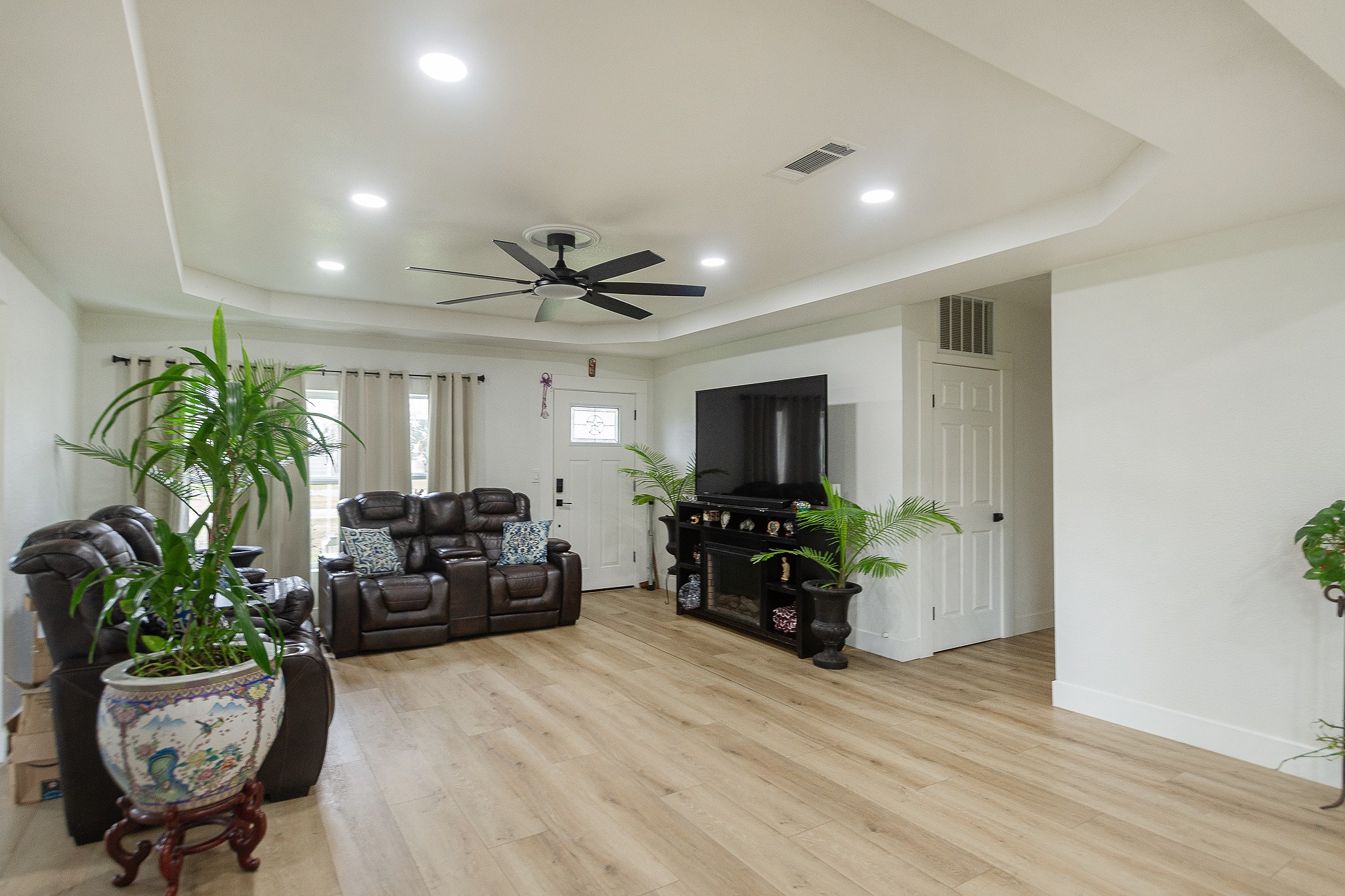 2930 West Shane Street Alvin, TX 77511 - Photo 7 of 19 a living room with furniture and a flat screen tv