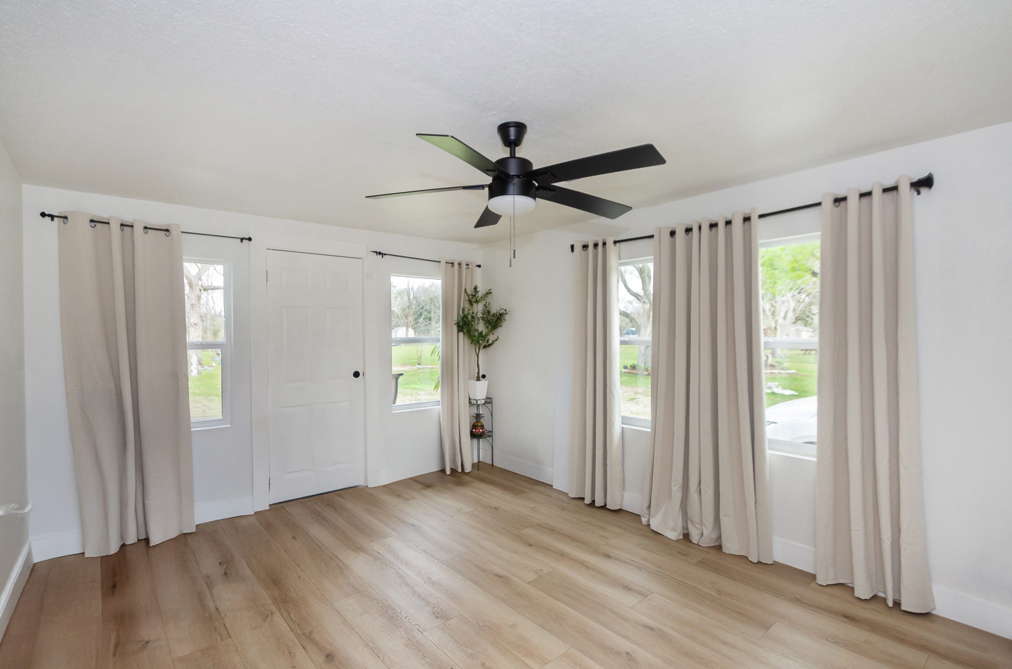2930 West Shane Street Alvin, TX 77511 - Photo 9 of 19 a view of a livingroom with a chandelier fan and a window