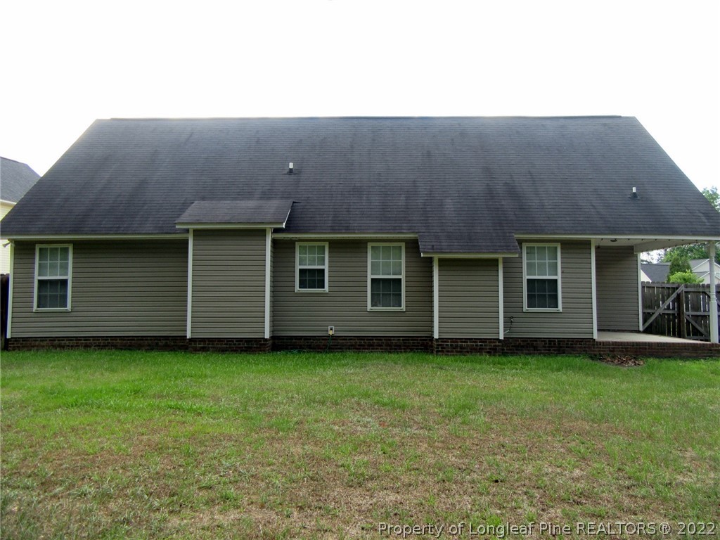 5503 Rising Ridge Drive Hope Mills, NC 28348 - Photo 2 of 6 a backyard of a house