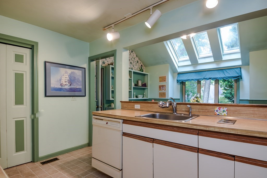 11 Lookout Farm Road Natick, MA 01760 - Photo 8 of 25 Gallery Image 8