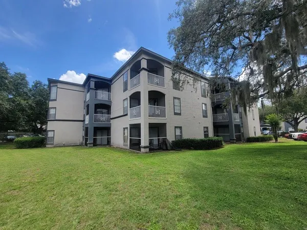 $120,000 | 8413 Lucuya Way, Unit 306, Temple Terrace, FL 33637