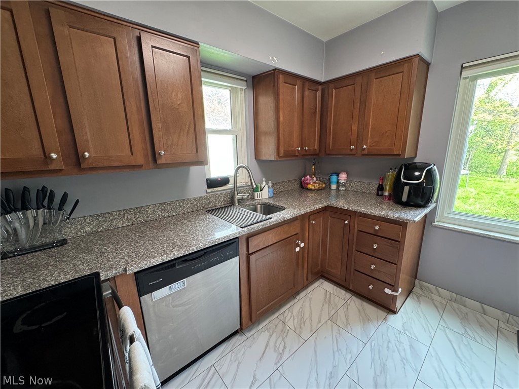4075 Ellison Road South Euclid, OH 44121 - Photo 5 of 28