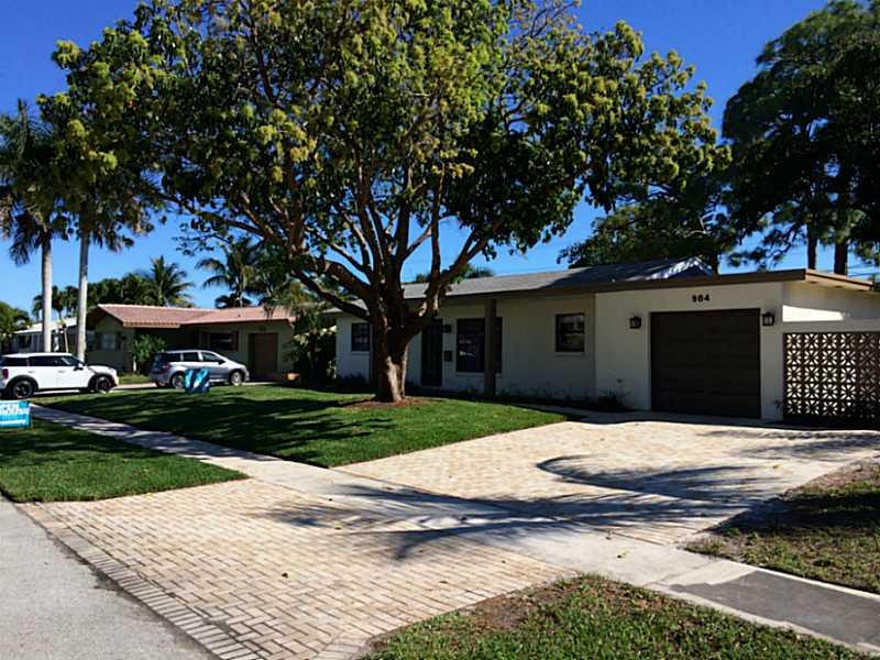 984 Southwest 4th Street Boca Raton, FL 33486 - Photo 3 of 22 a house view with a garden space