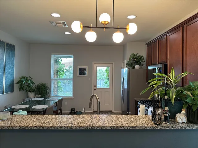 $1,900 | 302 Eves Necklace Dr., Buda, TX 78610