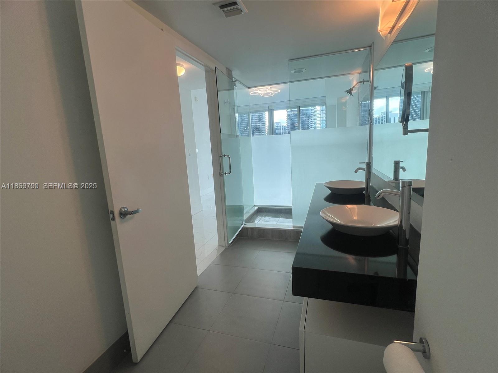 92 Southwest 3rd Street, Unit 3803 Miami, FL 33130 - Photo 15 of 31 Photo 15