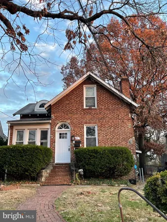 $1,200 | 4611 Edmonston Road, Unit B, Hyattsville, MD 20781