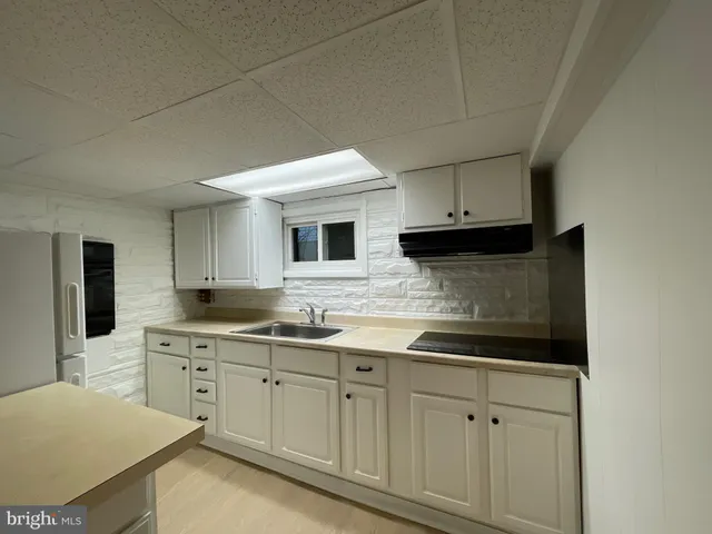 $1,100 | 4611 Edmonston Road, Unit B, Hyattsville, MD 20781