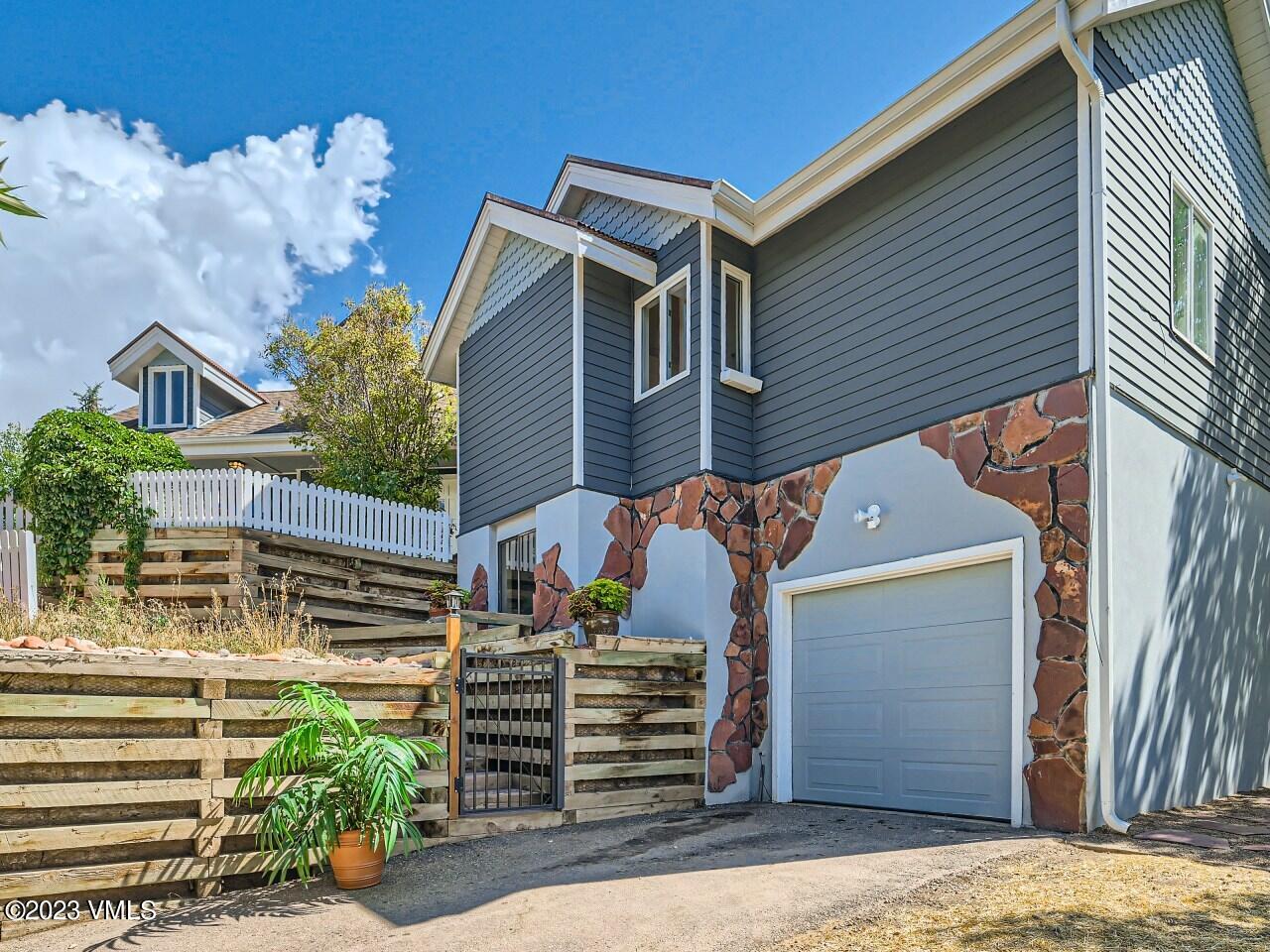 25 Snow Owl Eagle, CO 81631 - Photo 4 of 37 a view of a house with a bed and potted plants
