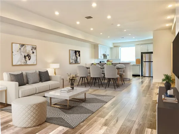 $3,950 | 7327 Kester Avenue, Unit 6, Van Nuys, CA 91405