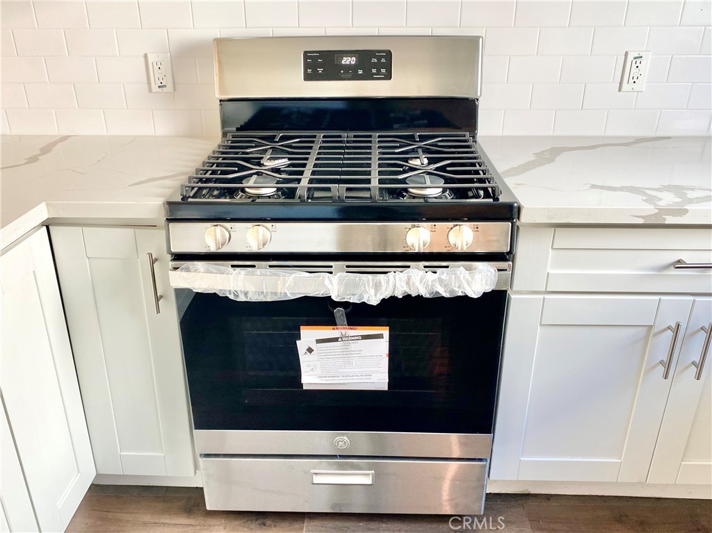 7327 Kester Avenue, Unit 6 Van Nuys, CA 91405 - Photo 12 of 39