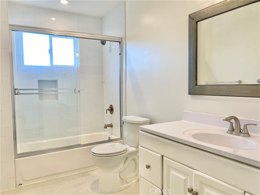 7327 Kester Avenue, Unit 6 Van Nuys, CA 91405 - Photo 13 of 39