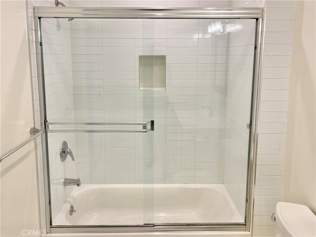 7327 Kester Avenue, Unit 6 Van Nuys, CA 91405 - Photo 16 of 39