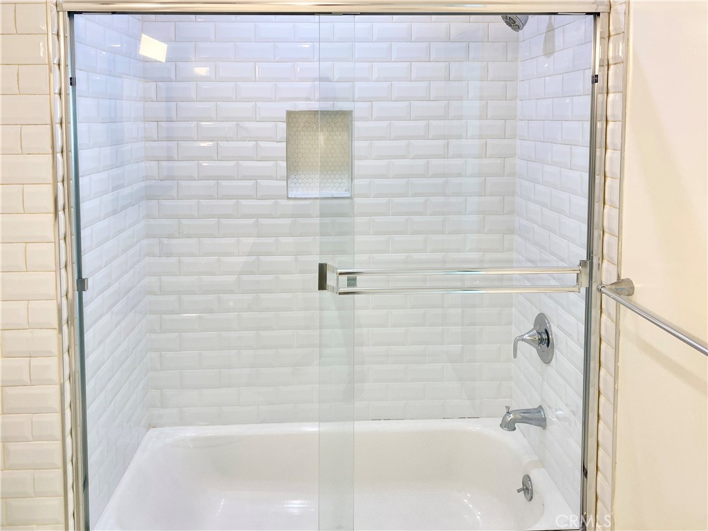 7327 Kester Avenue, Unit 6 Van Nuys, CA 91405 - Photo 21 of 39