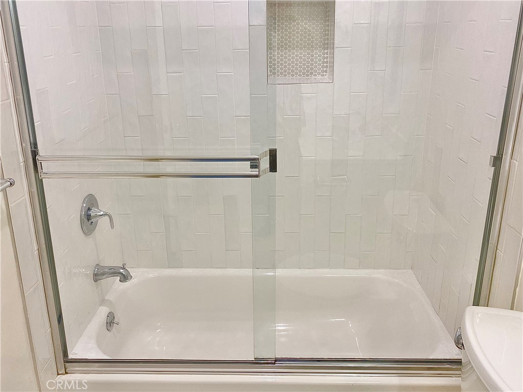 7327 Kester Avenue, Unit 6 Van Nuys, CA 91405 - Photo 38 of 39