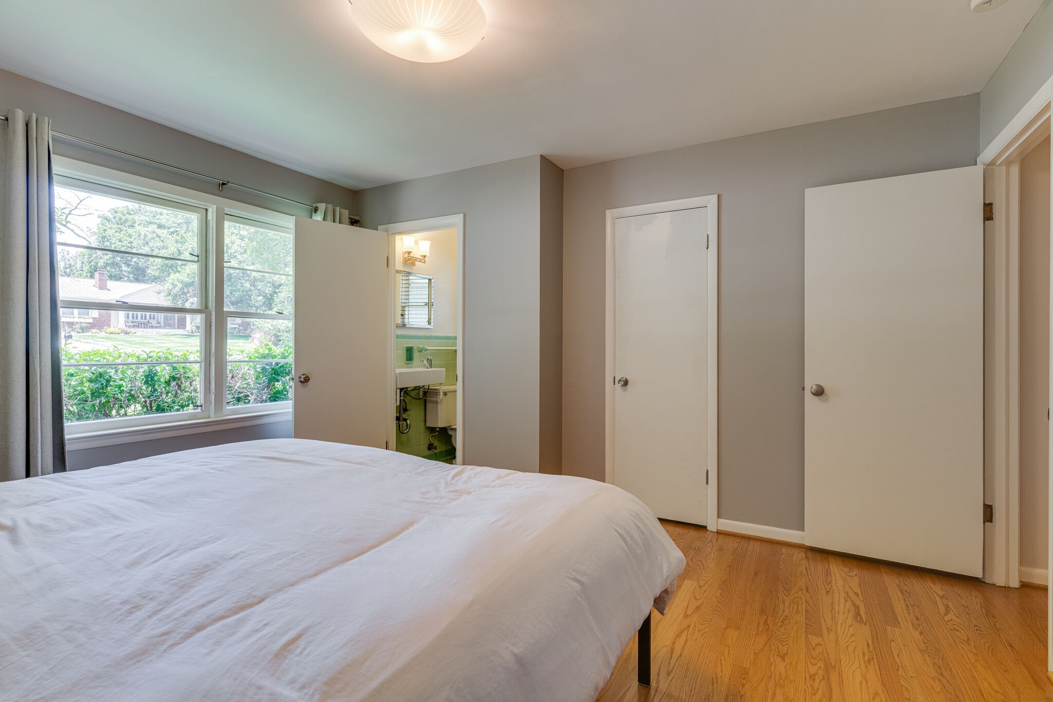 3512 Pleasant Valley Road Nashville, TN 37204 - Photo 25 of 40 a bedroom with a bed and a window