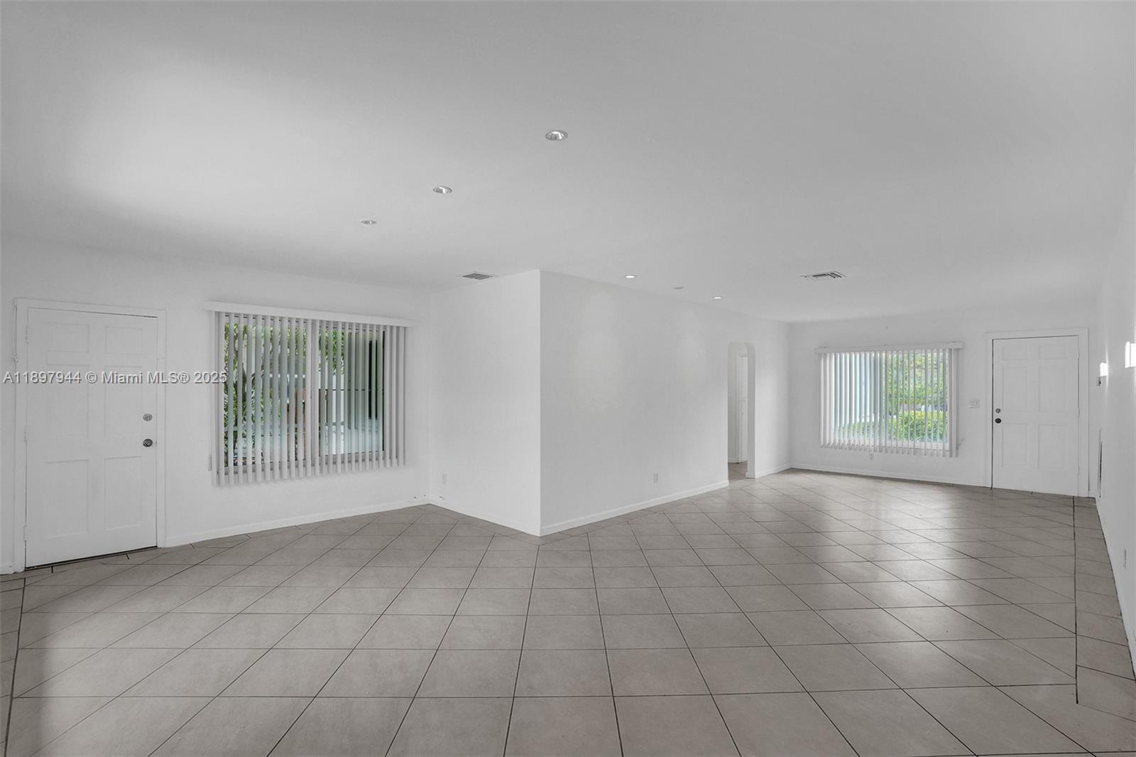 8851 Byron Avenue Surfside, FL 33154 - Photo 15 of 44