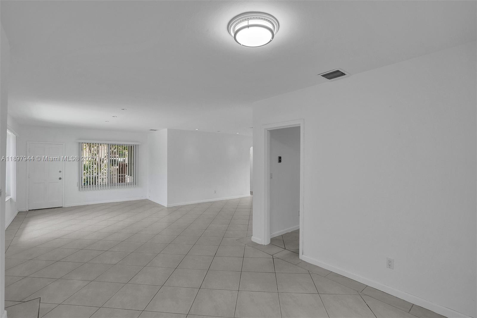 8851 Byron Avenue Surfside, FL 33154 - Photo 20 of 44