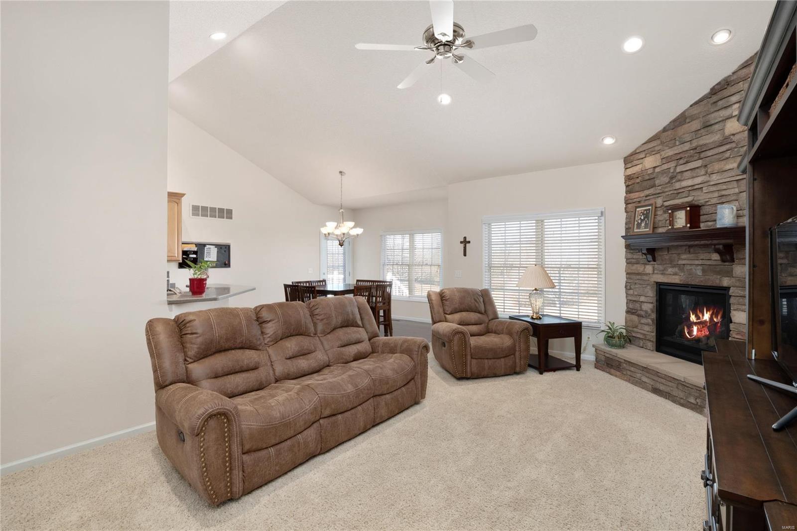 1611 Shadow Ridge Columbia, IL 62236 - Photo 5 of 31 Gallery Image 5