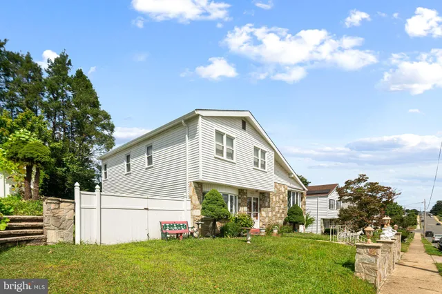 a front view of house with yard