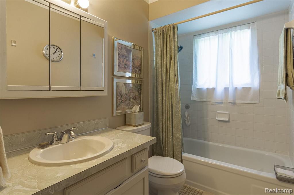 7244 Porter Road Grand Blanc, MI 48439 - Photo 13 of 29