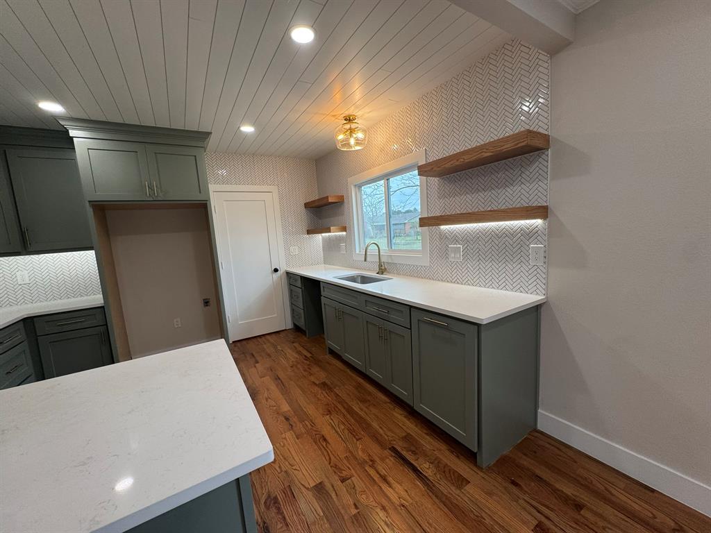 911 North Spring Street Grand Saline, TX 75140 - Photo 5 of 33