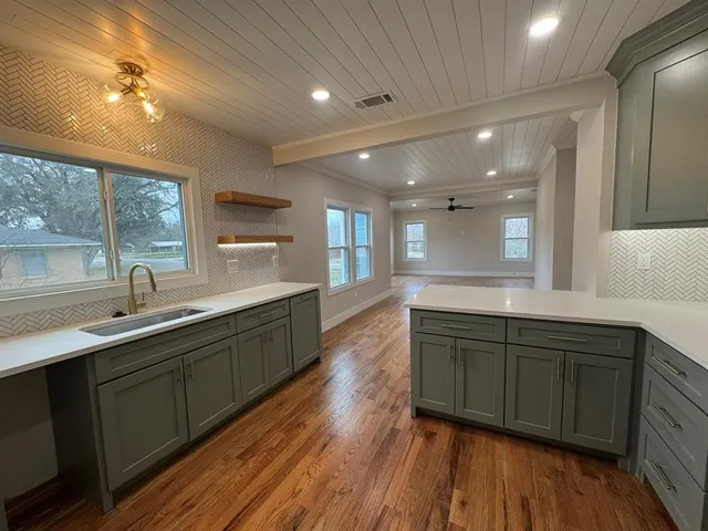 $1,800 | 911 North Spring Street, Grand Saline, TX 75140