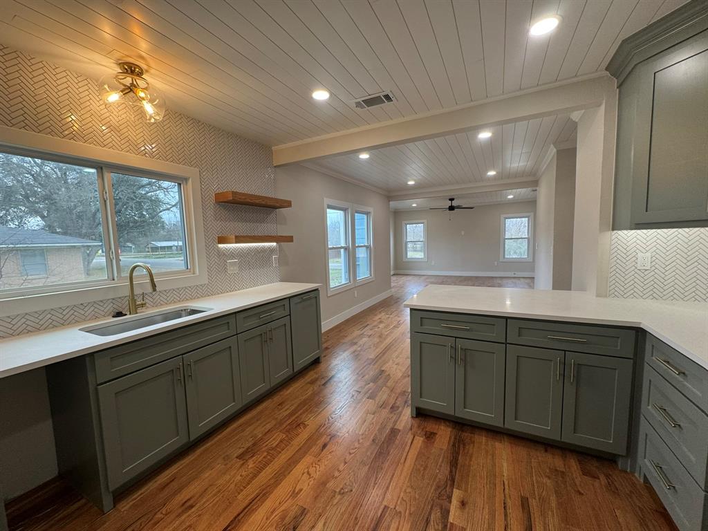 911 North Spring Street Grand Saline, TX 75140 - Photo 7 of 33