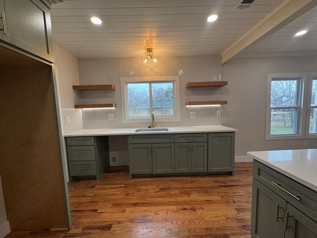 911 North Spring Street Grand Saline, TX 75140 - Photo 8 of 33