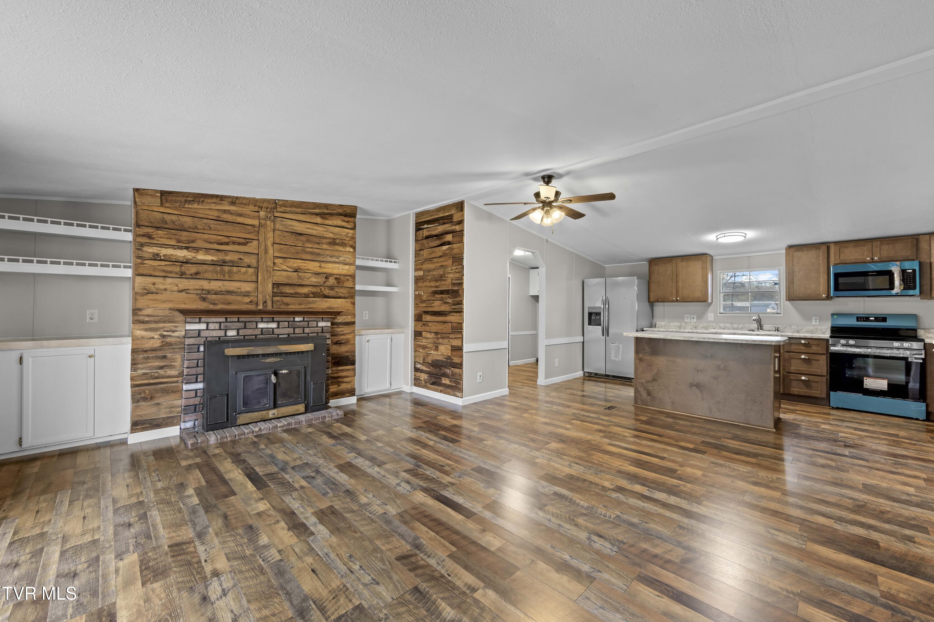 300 Carson Springs Road Newport, TN 37821 - Photo 11 of 23 011
