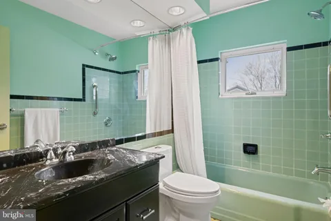 $525,000 | 42 Lincoln Lane, Conshohocken, PA 19428