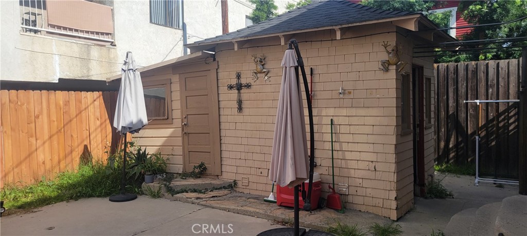 411 East 8th Street Long Beach, CA 90813 - Photo 4 of 10 Backyard