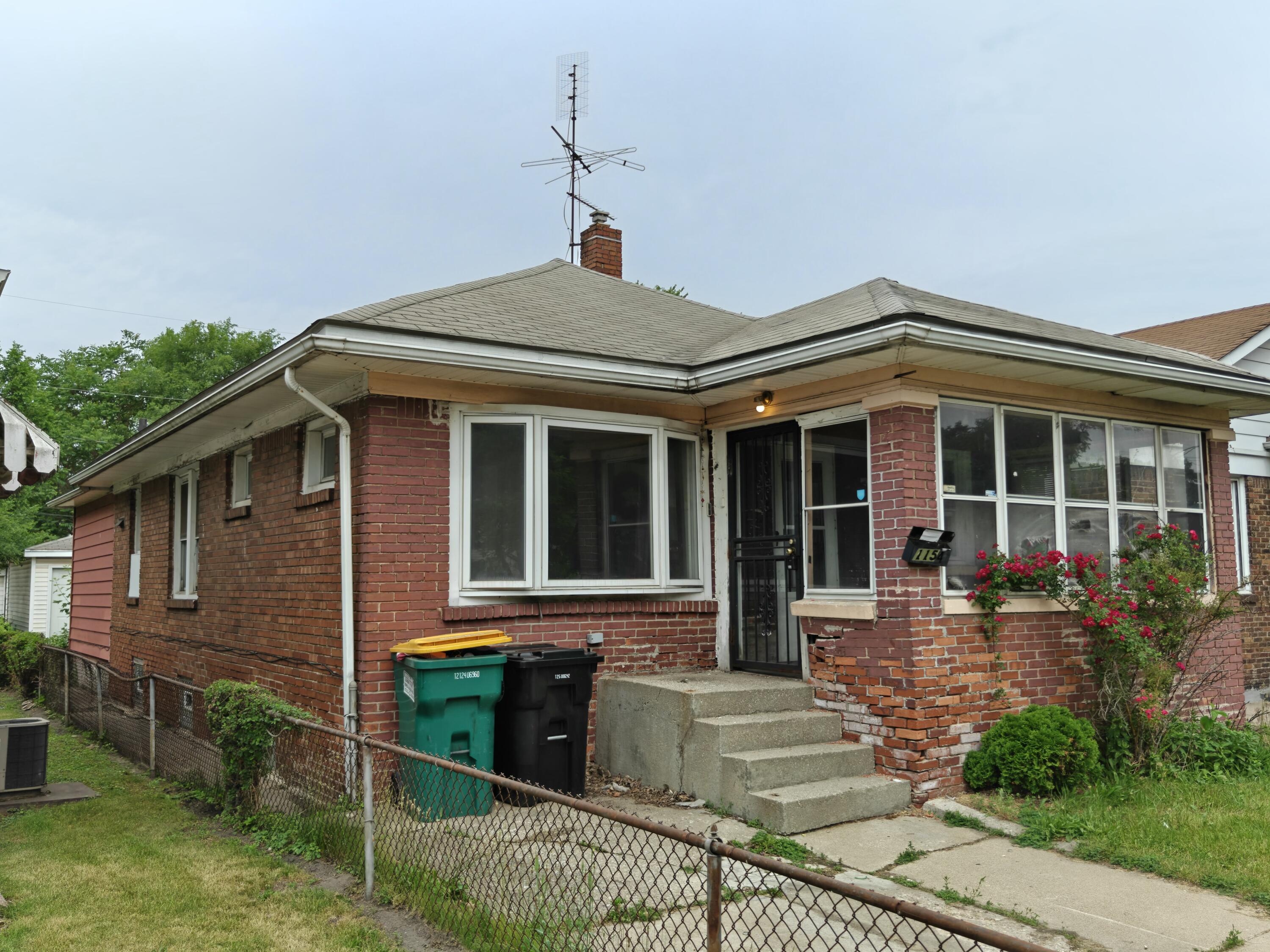 1154 Hendricks Street Gary, IN 46404 - Photo 3 of 30 3000x2250