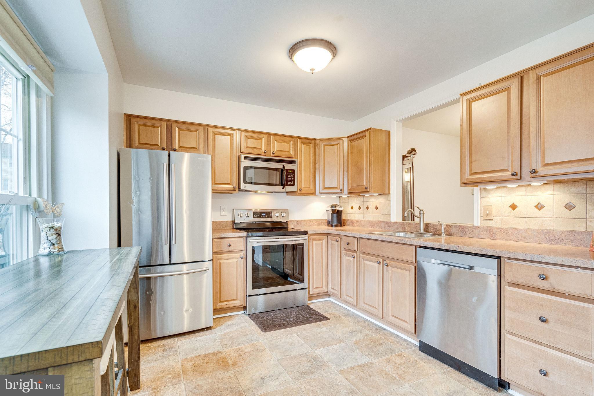 9708 Lakepointe Drive Burke, VA 22015 - Photo 11 of 48