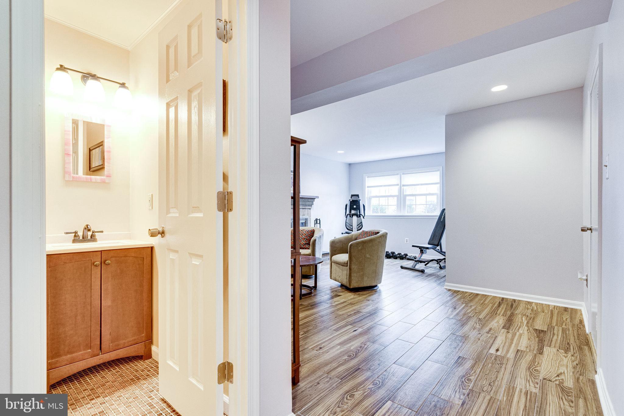 9708 Lakepointe Drive Burke, VA 22015 - Photo 29 of 48