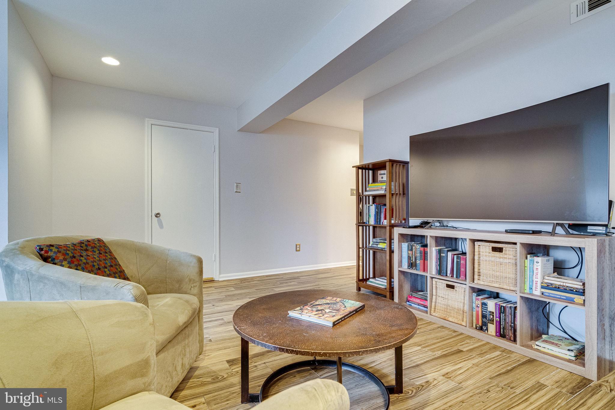 9708 Lakepointe Drive Burke, VA 22015 - Photo 33 of 48