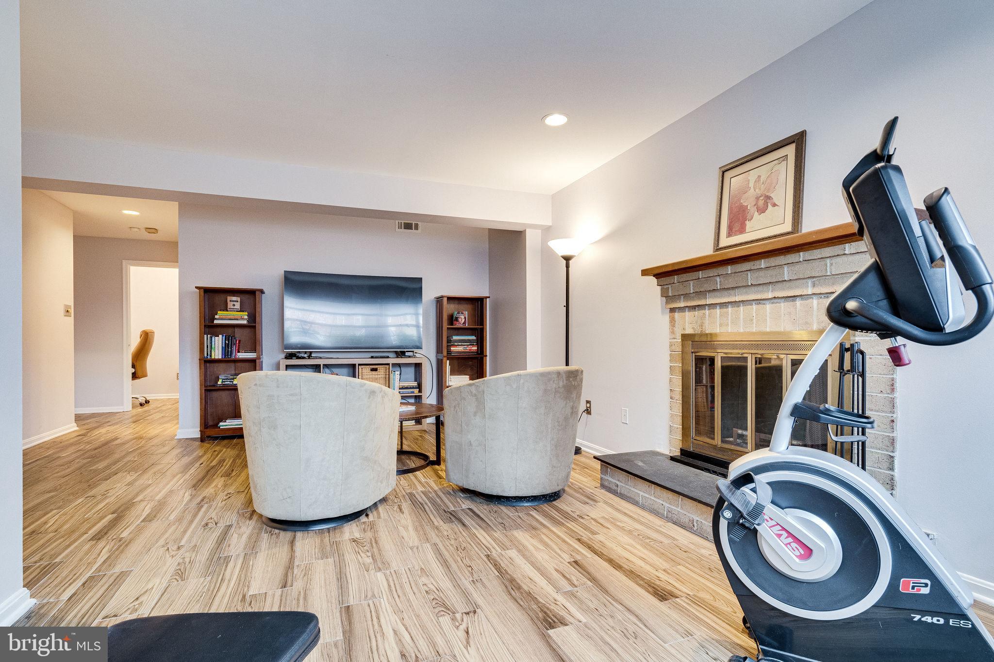 9708 Lakepointe Drive Burke, VA 22015 - Photo 36 of 48