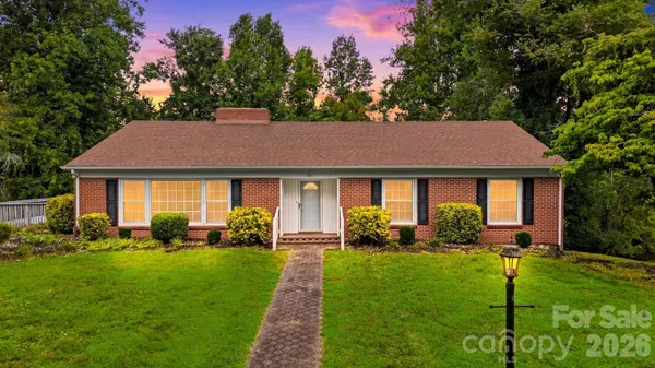 $285,000 | 907 Vista Place Northeast, Lenoir, NC 28645