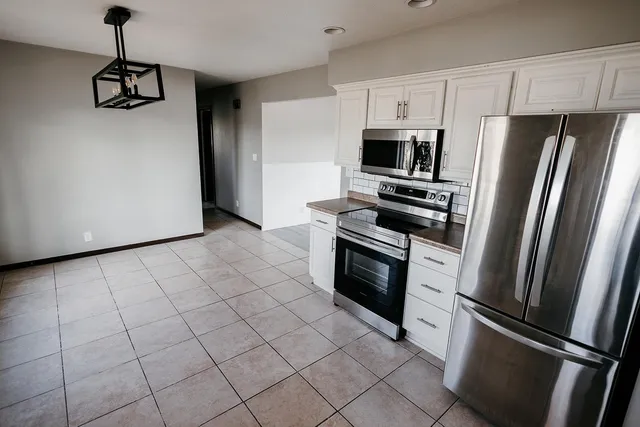 $179,900 | 208 North Powers Avenue, Alden, MN 56009