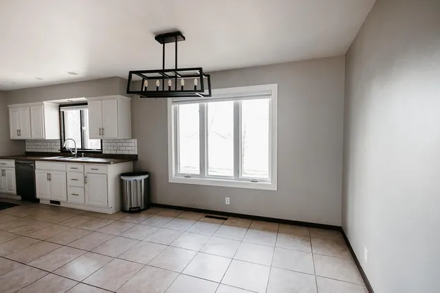 $179,900 | 208 North Powers Avenue, Alden, MN 56009