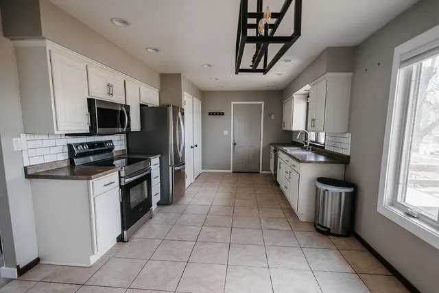 $179,900 | 208 North Powers Avenue, Alden, MN 56009