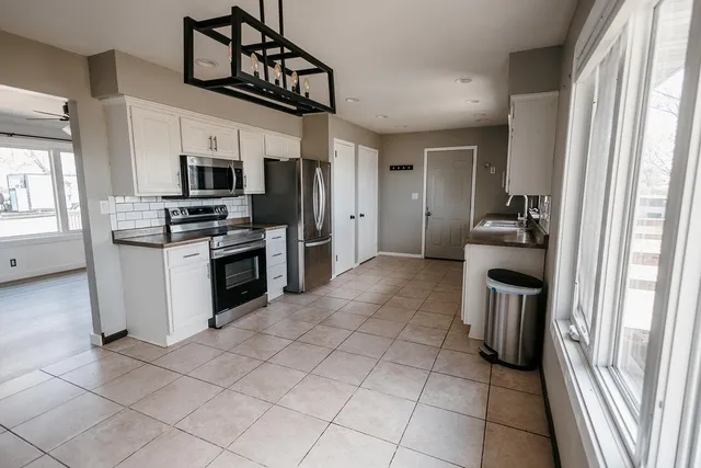 $179,900 | 208 North Powers Avenue, Alden, MN 56009