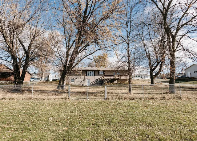 $179,900 | 208 North Powers Avenue, Alden, MN 56009