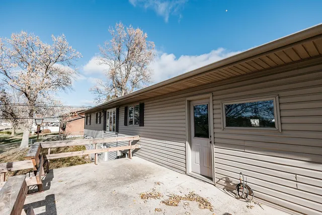 $179,900 | 208 North Powers Avenue, Alden, MN 56009