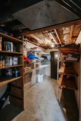 $179,900 | 208 North Powers Avenue, Alden, MN 56009