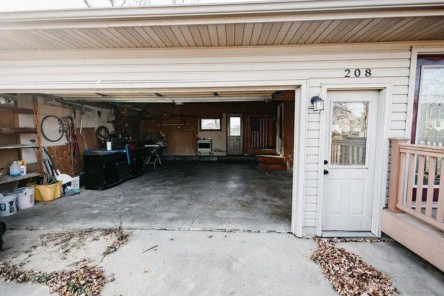 $179,900 | 208 North Powers Avenue, Alden, MN 56009