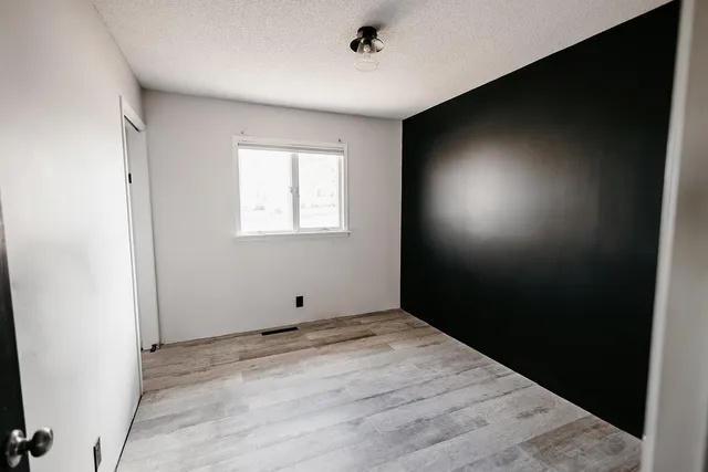 $179,900 | 208 North Powers Avenue, Alden, MN 56009