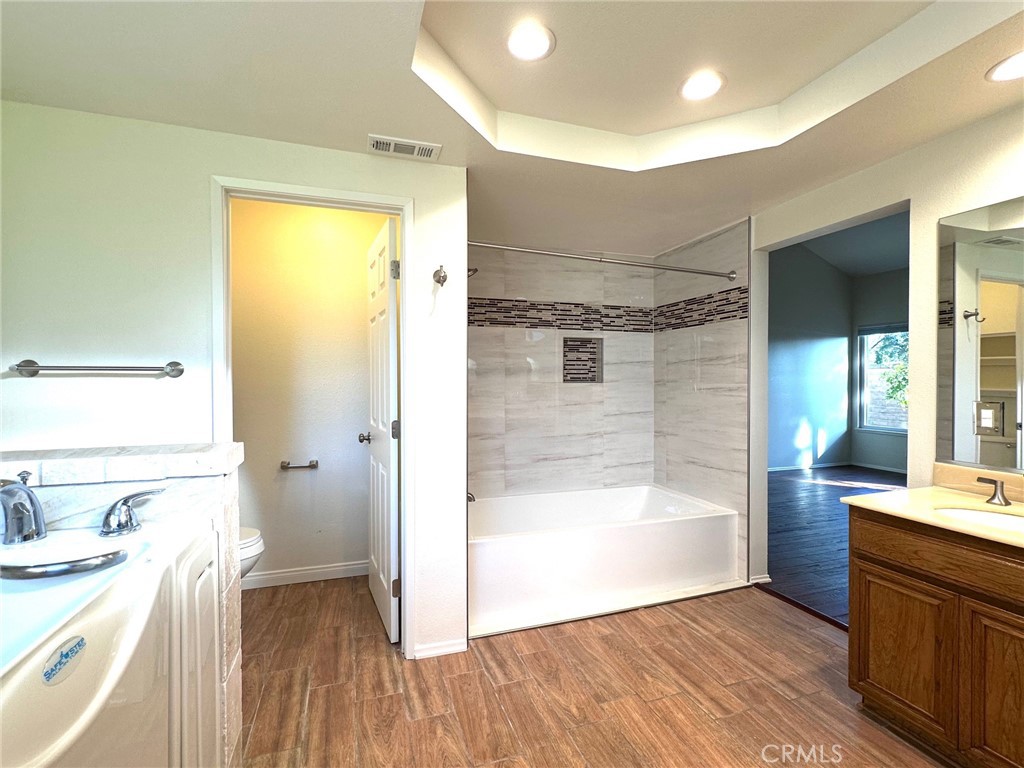 183 South Starflower Street Brea, CA 92821 - Photo 20 of 42 a bathroom with a bathtub and a sink